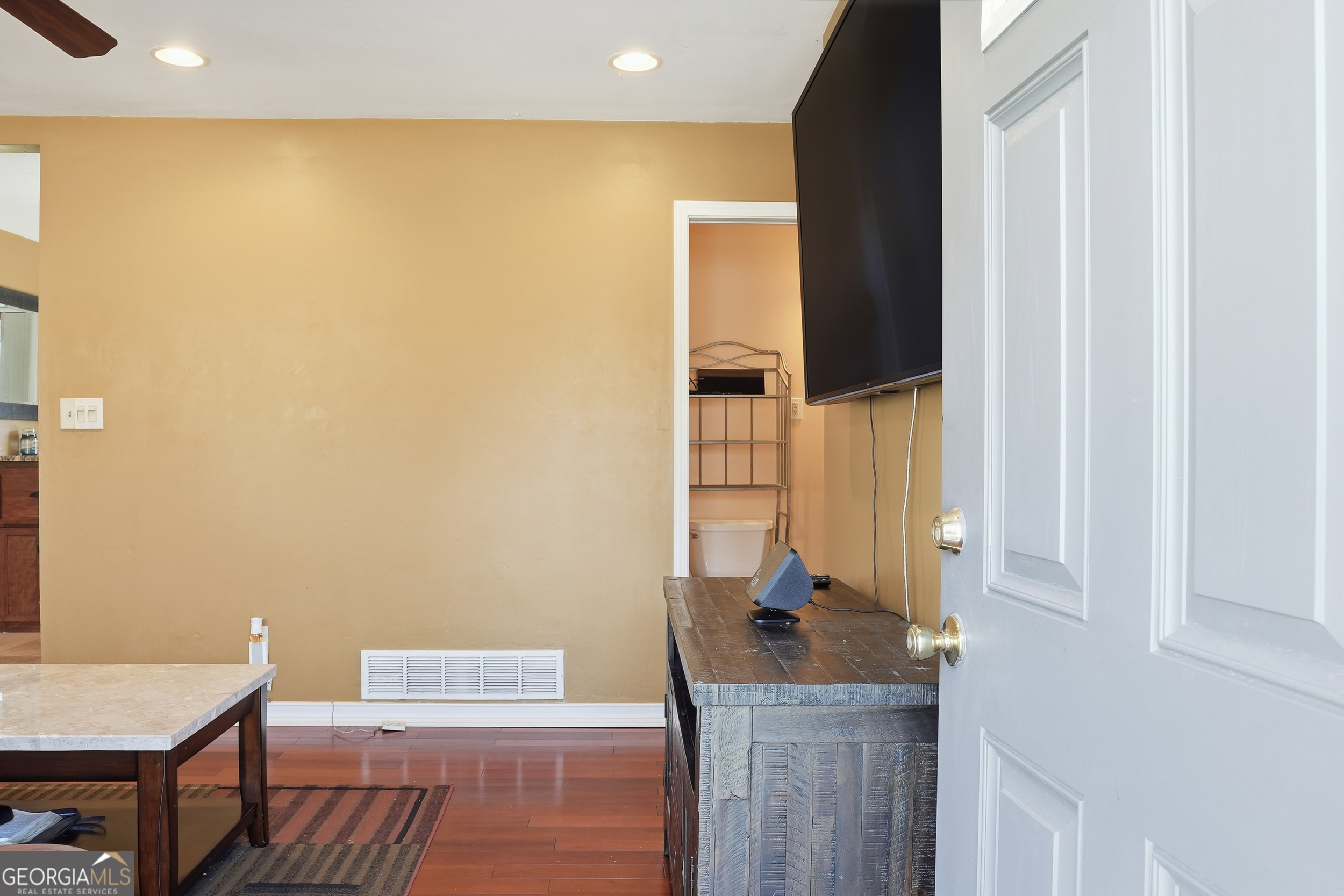 8926 Ashton Road Property Photo 2