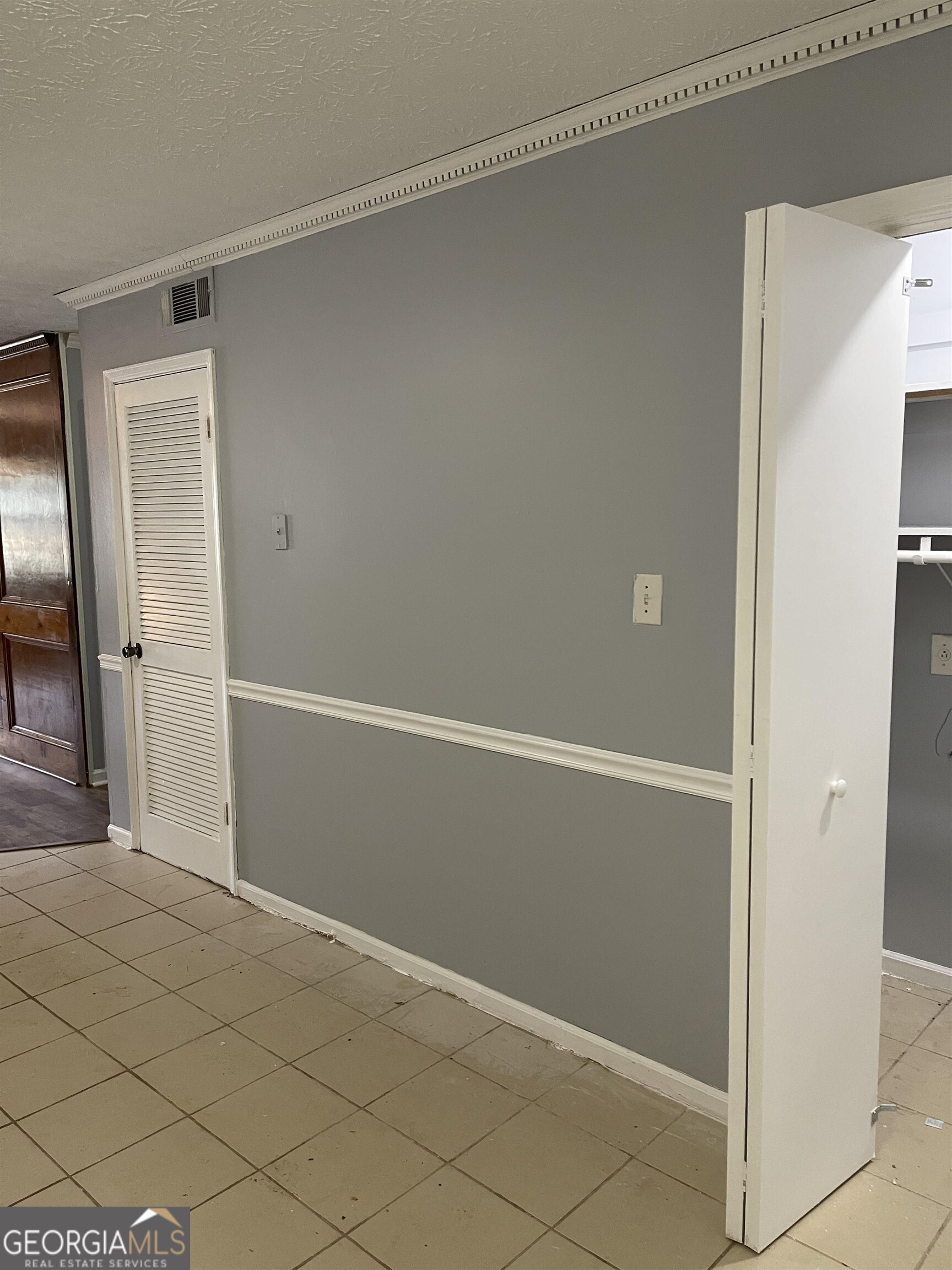 150 Hunters Lane # A Property Photo 8