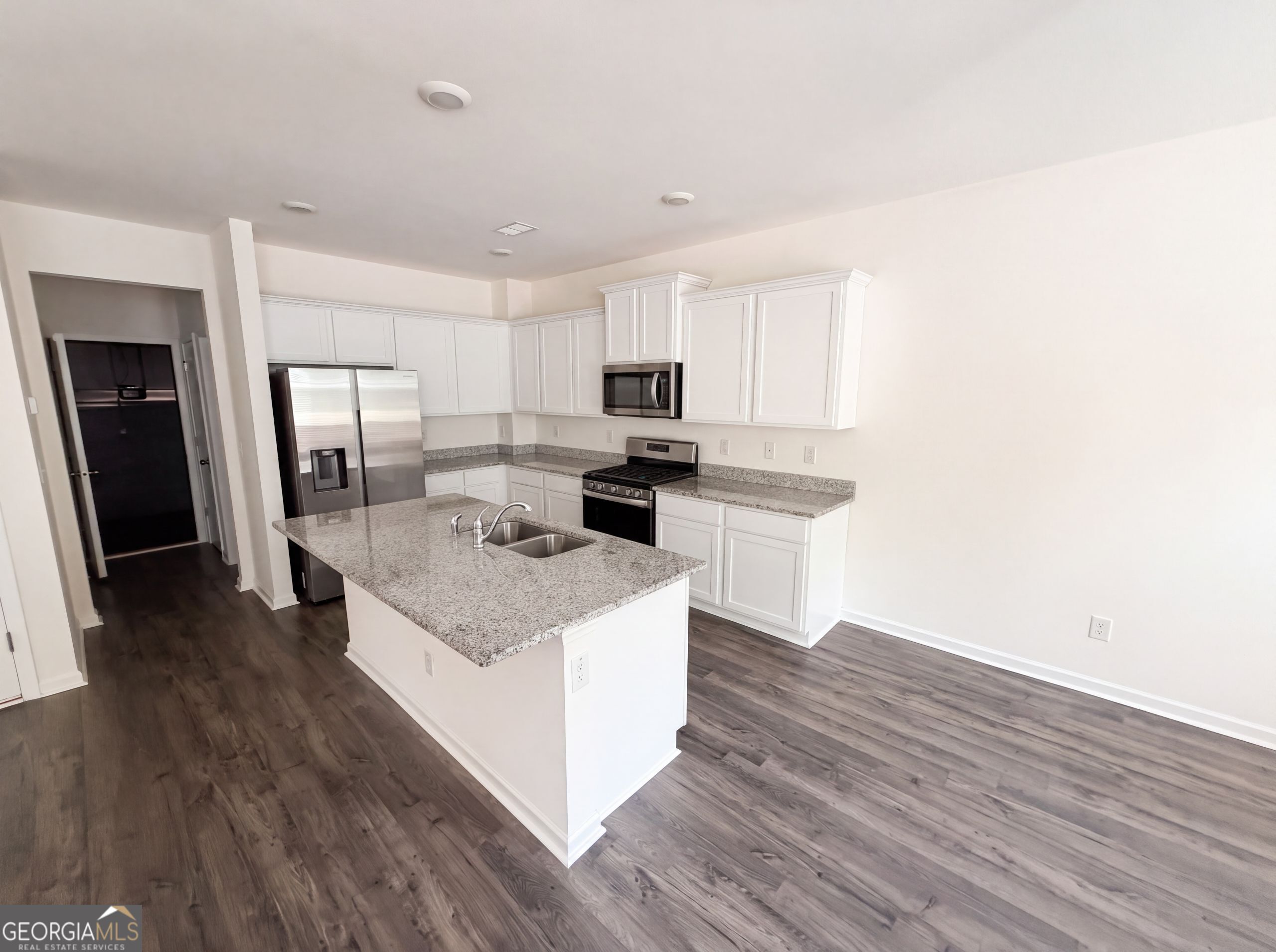96 Silver Birch Pass Property Photo 2