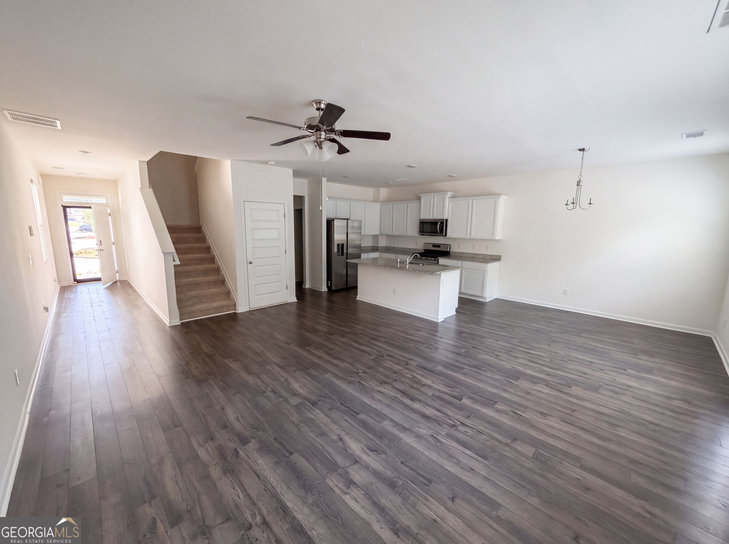 96 Silver Birch Pass Property Photo 3