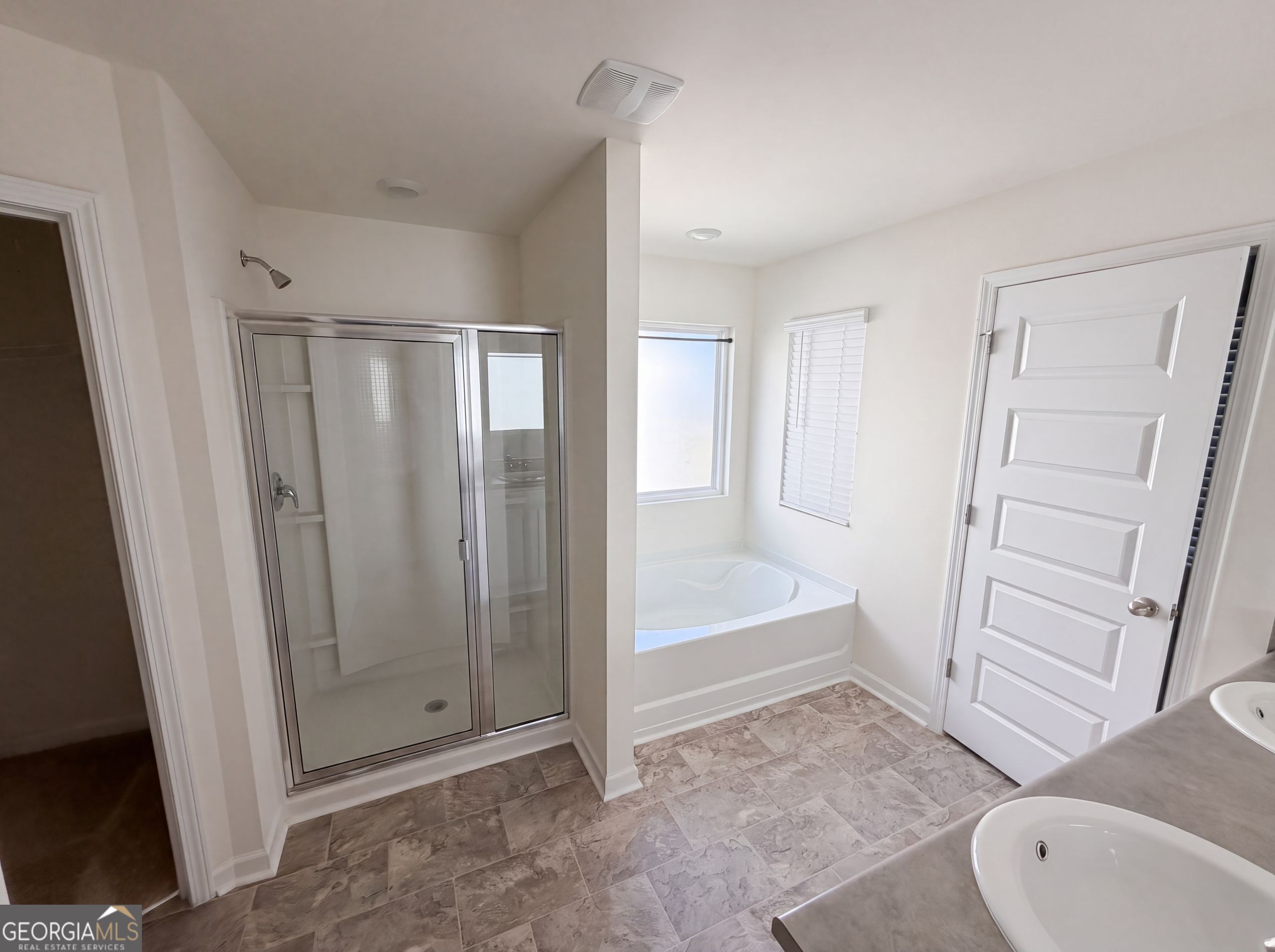 96 Silver Birch Pass Property Photo 8