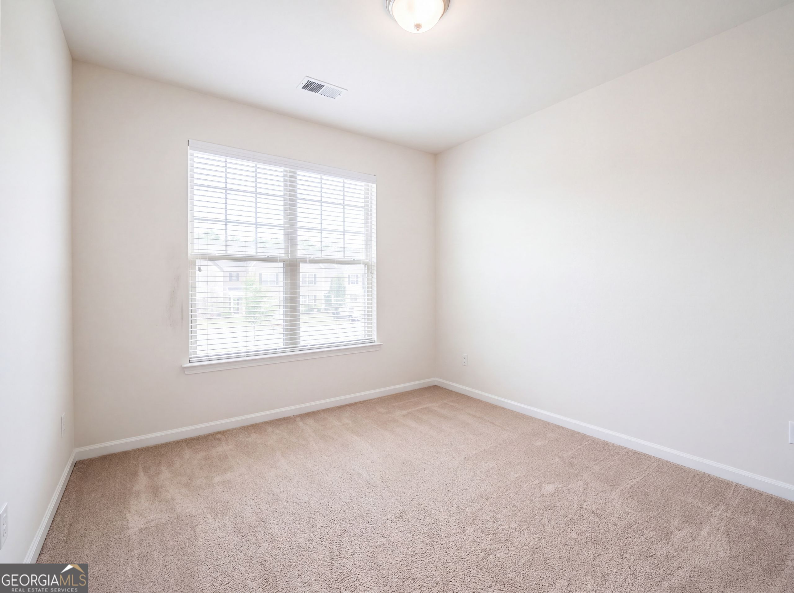 96 Silver Birch Pass Property Photo 13