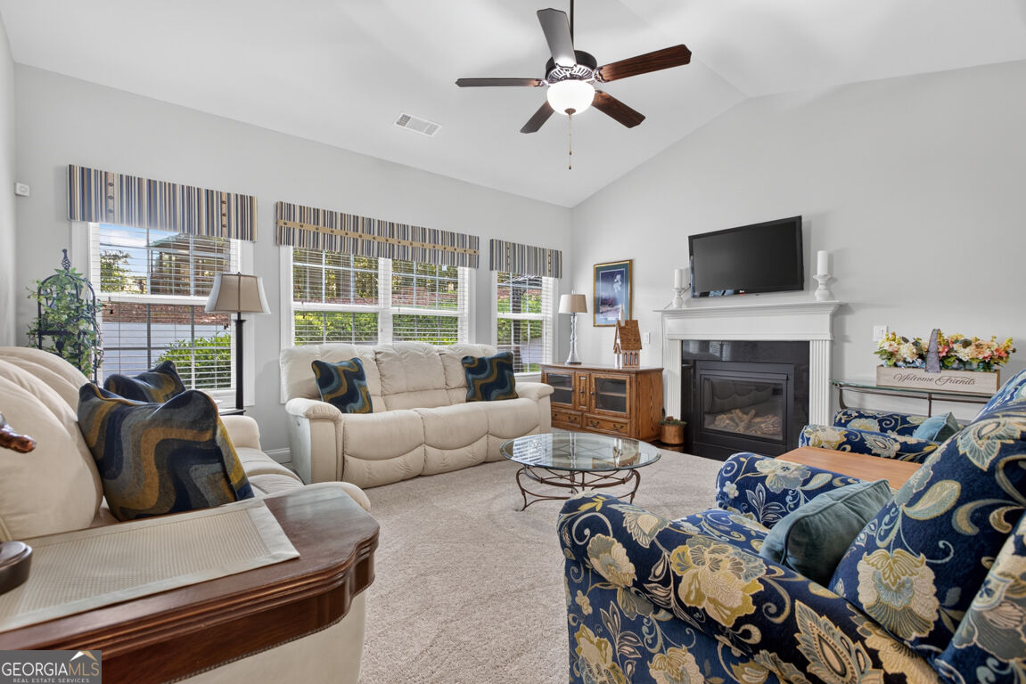 835 Ideal Place Property Photo 2