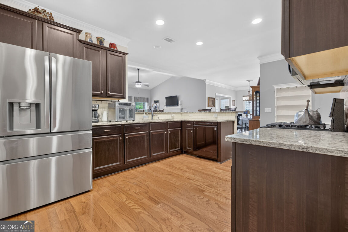 835 Ideal Place Property Photo 3