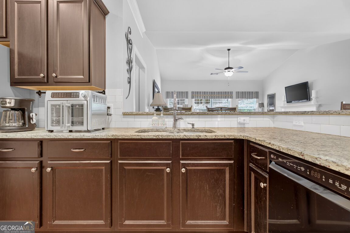 835 Ideal Place Property Photo 15