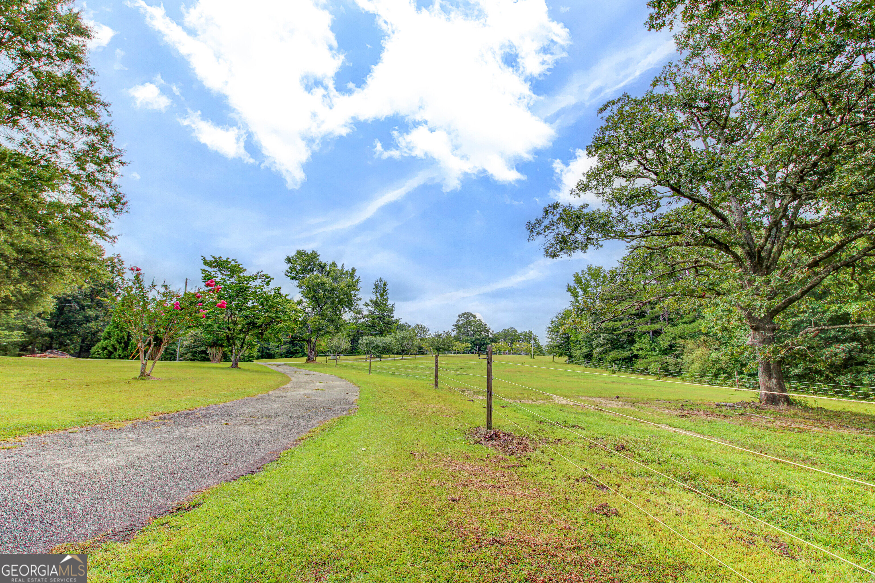 3861 Post Road Property Photo 5
