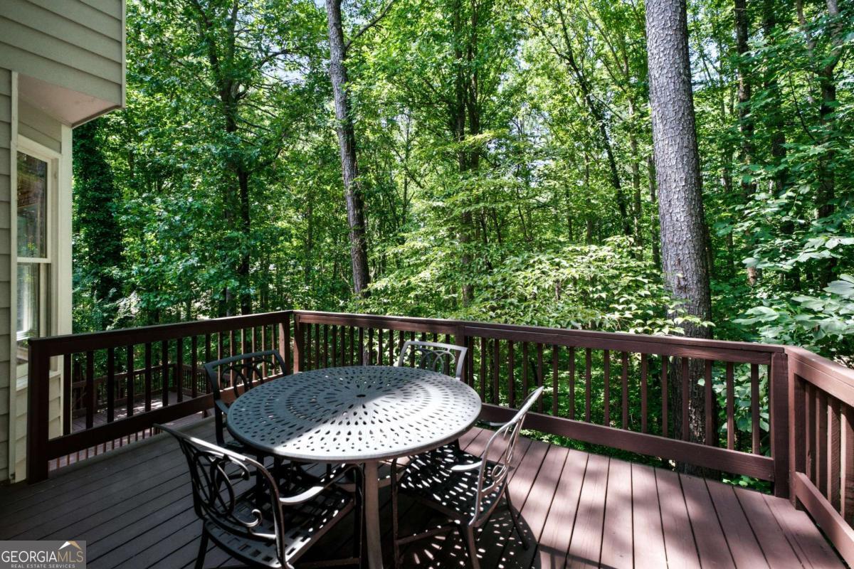 1053 Longwood Drive Property Photo 15