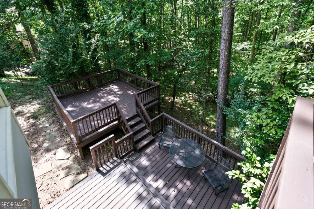 1053 Longwood Drive Property Photo 16