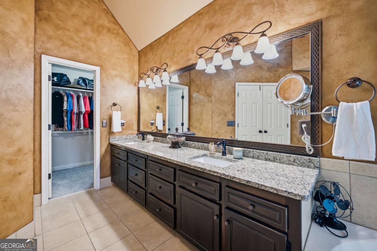 1053 Longwood Drive Property Photo 32