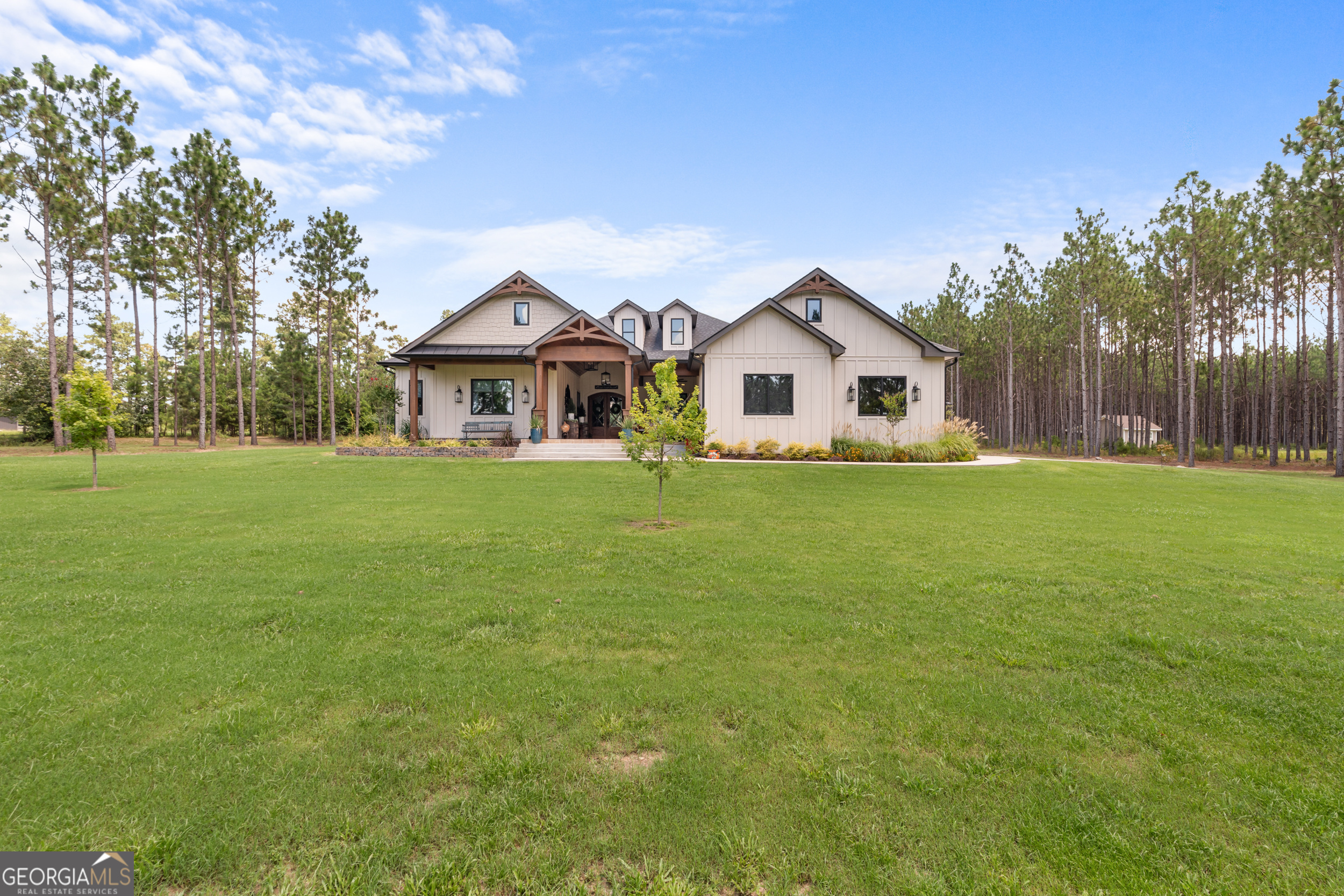 115 E Lake Drive Property Photo 1