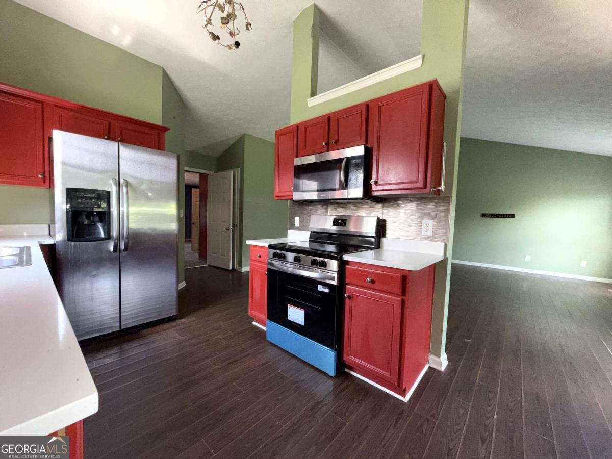 135 Windhaven Place Property Photo 6
