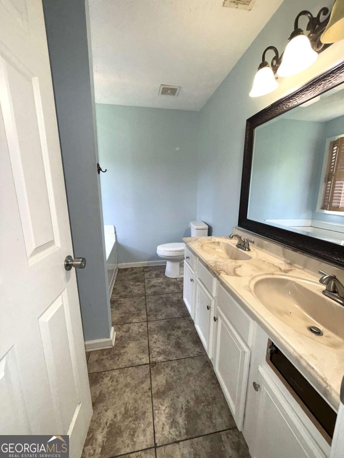 135 Windhaven Place Property Photo 18