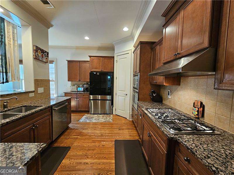 10924 Waters Road Property Photo 8