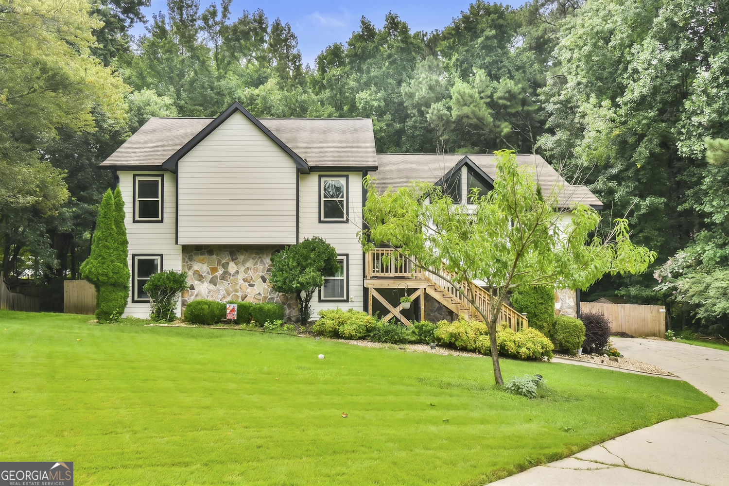 3829 Lamplighter Circle Property Photo 4