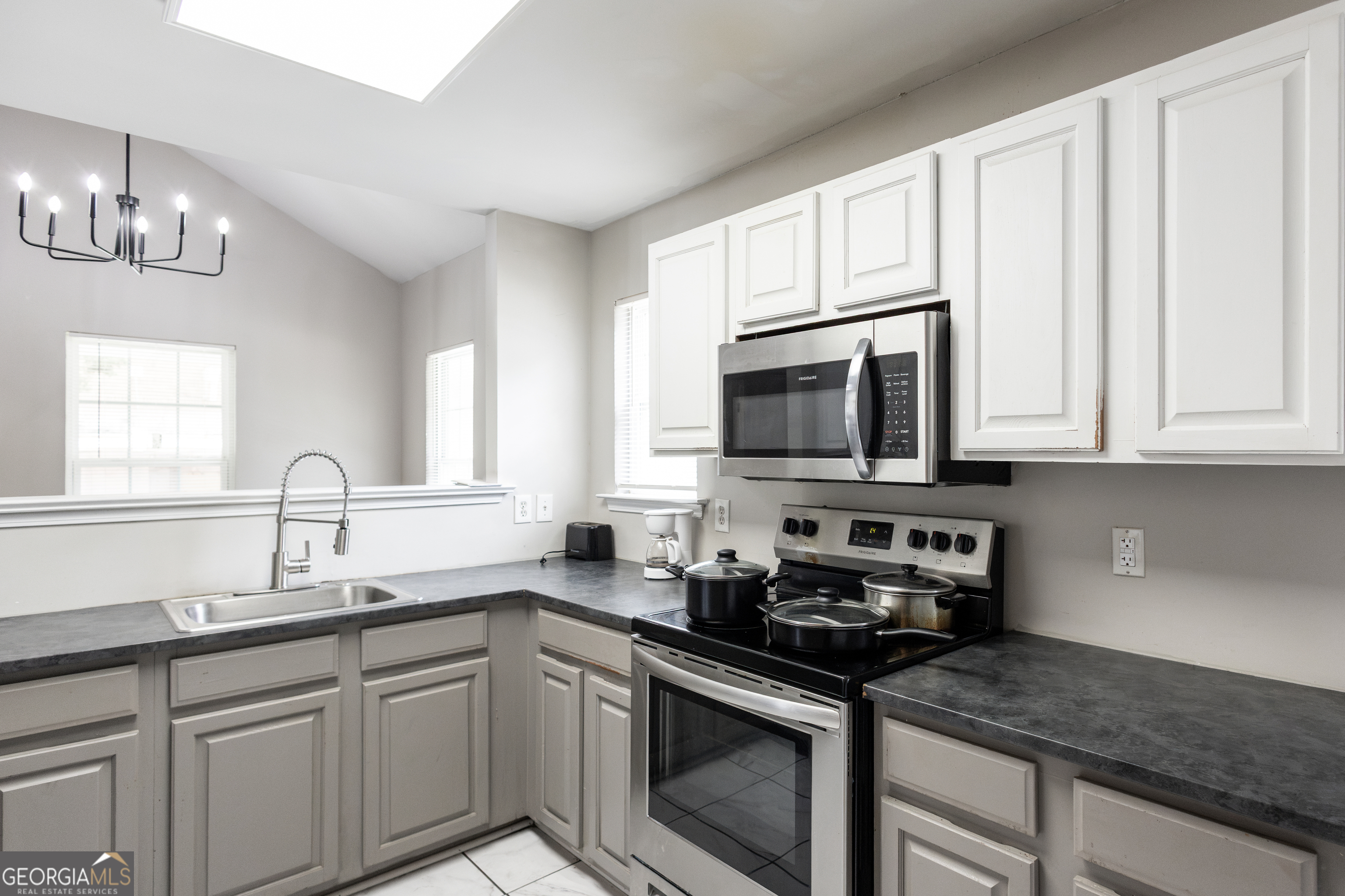 2395 Second Street Property Photo 4