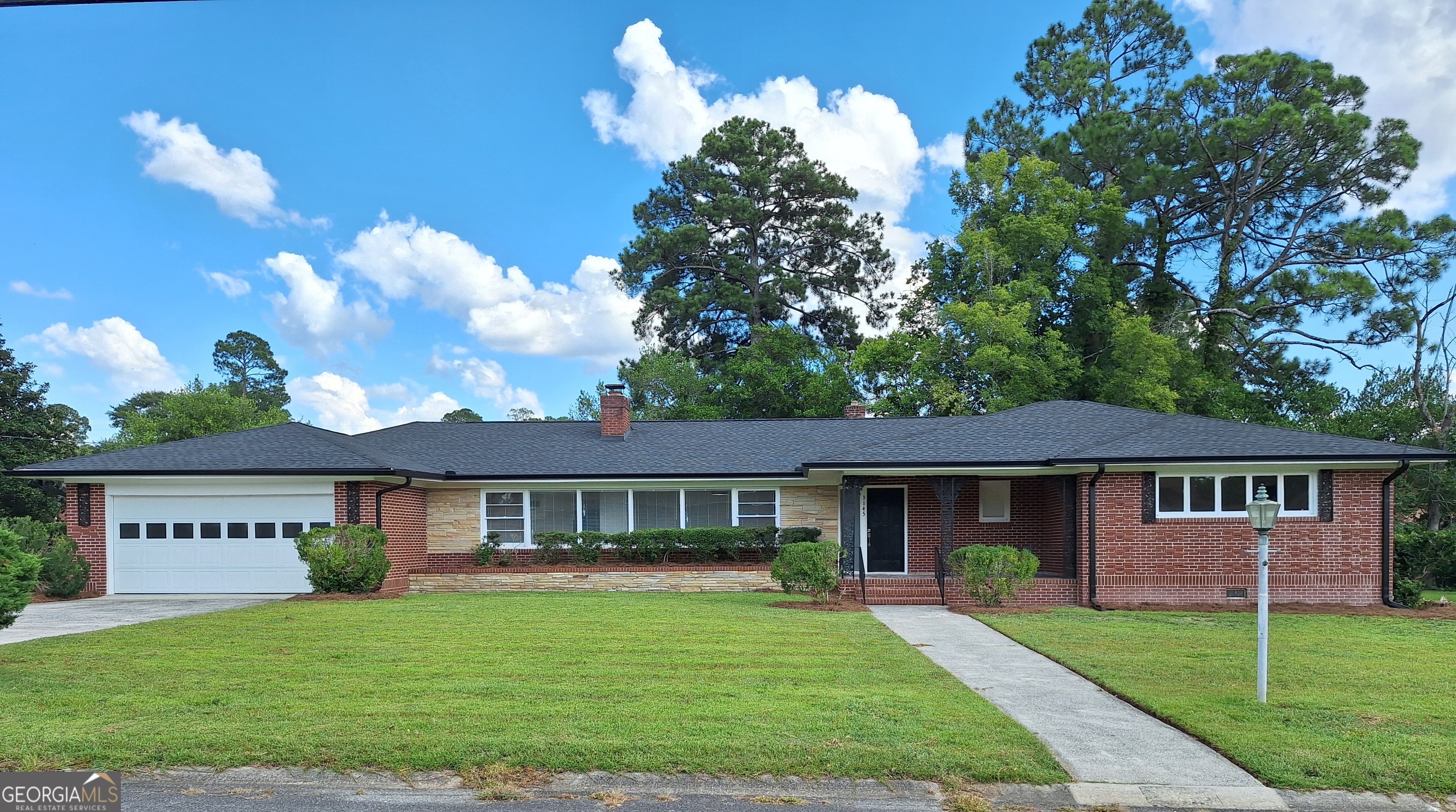 3145 Pasadena Drive Property Photo 1