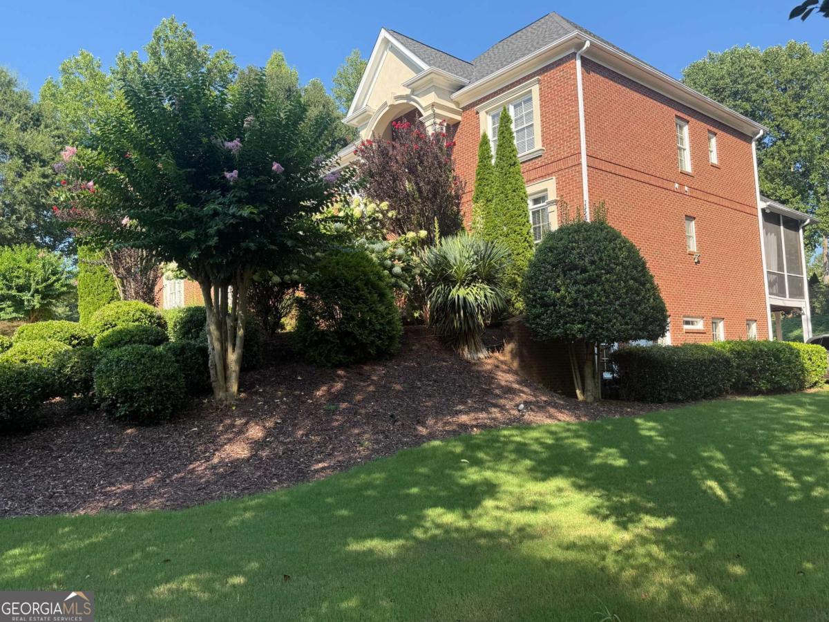 2120 Falling Water Court Property Photo 4
