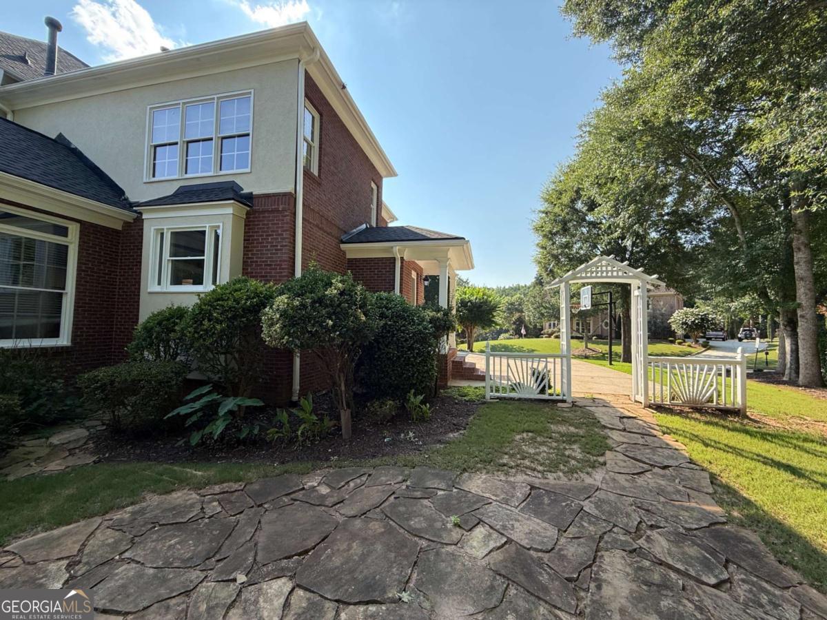 2120 Falling Water Court Property Photo 7