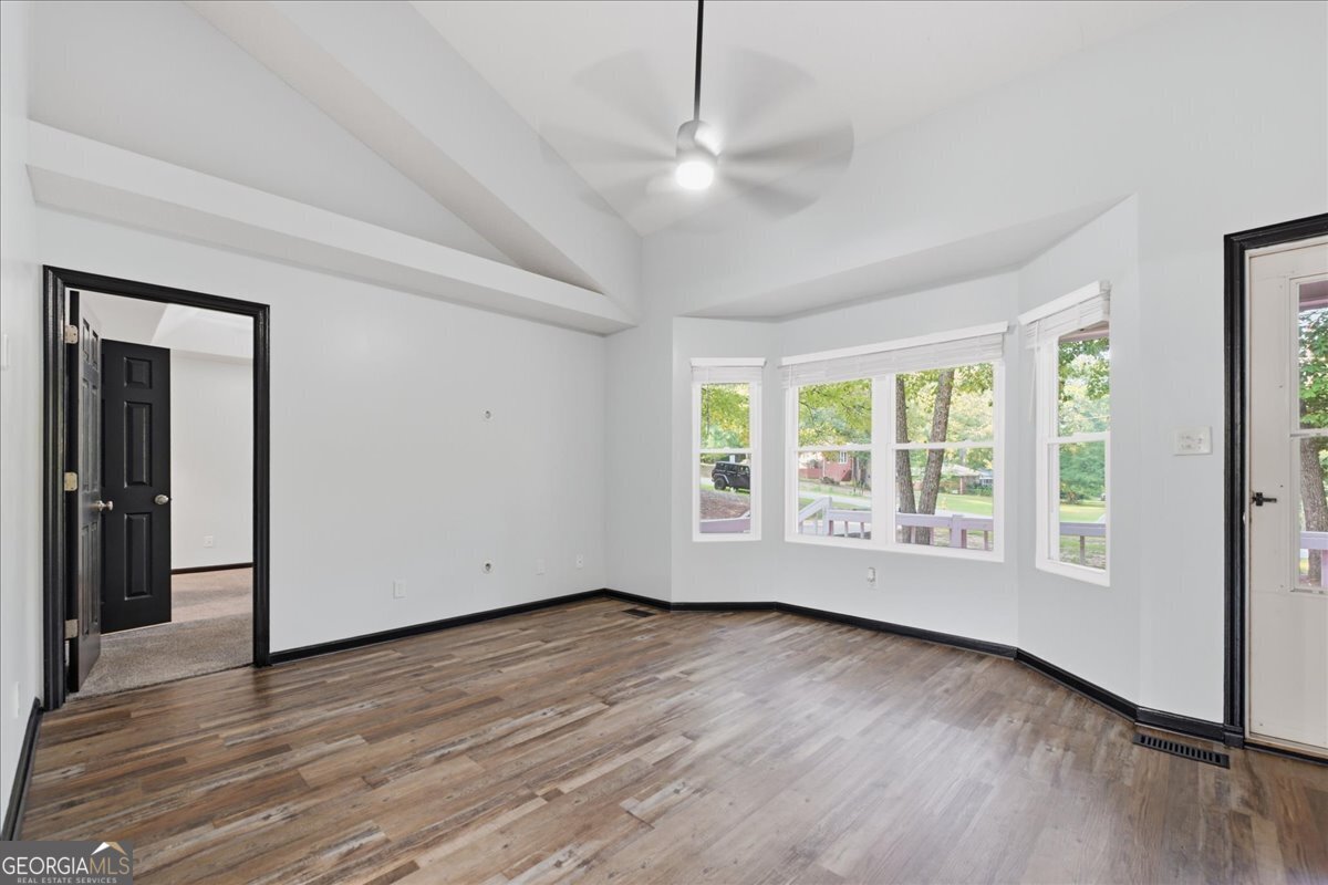 506 Howard Street Property Photo 4