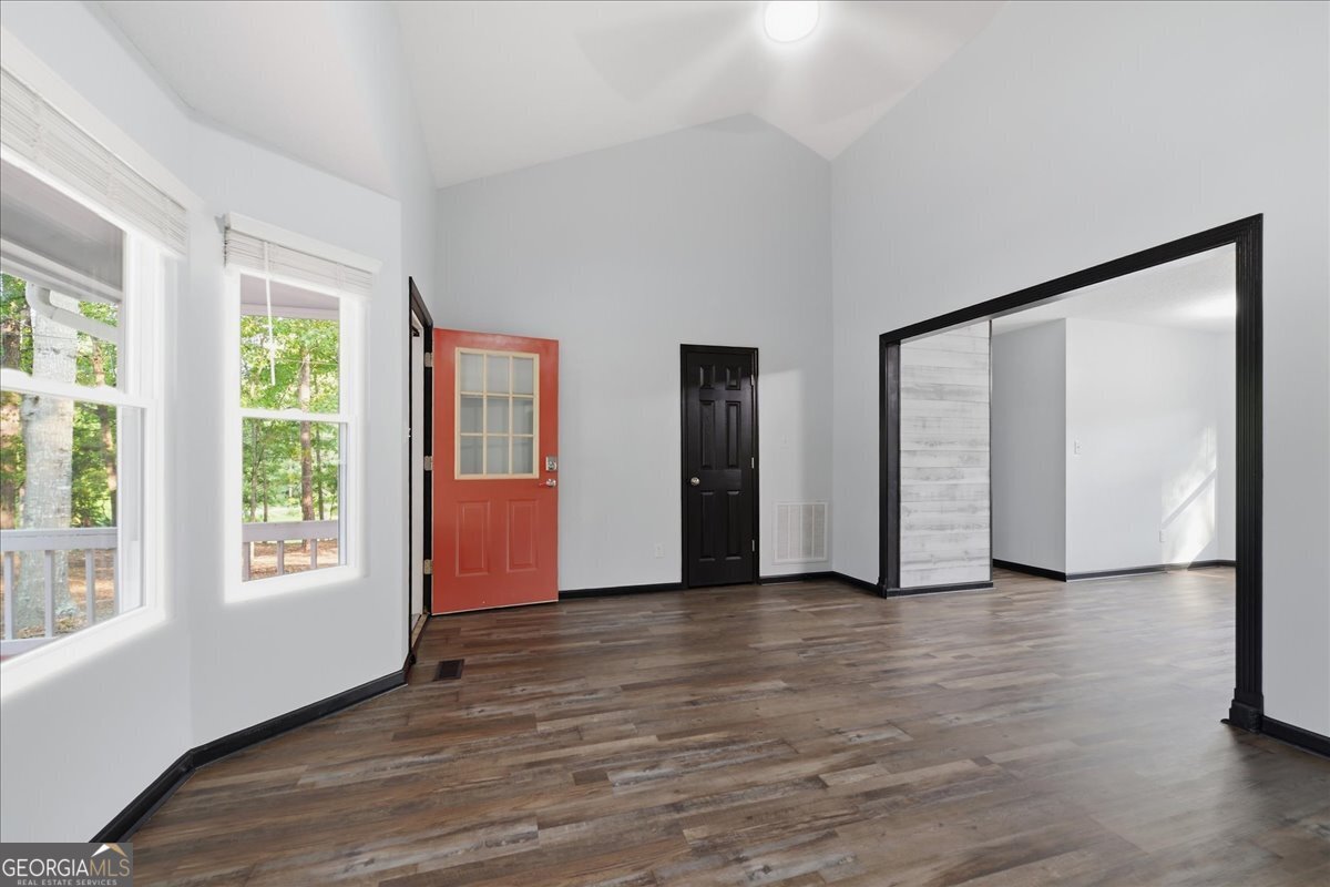 506 Howard Street Property Photo 5