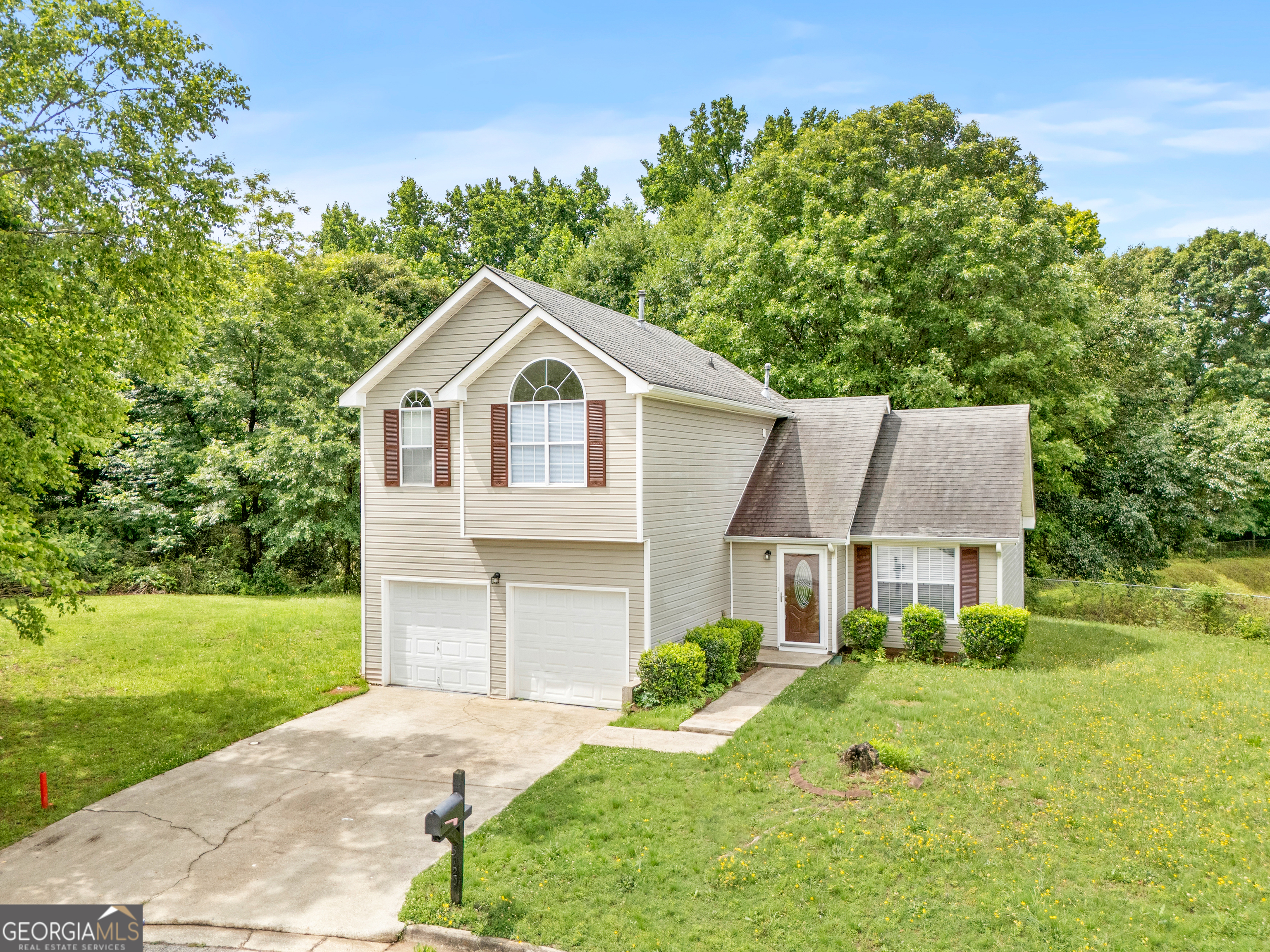 3129 Stonebridge Creek Drive Property Photo 2