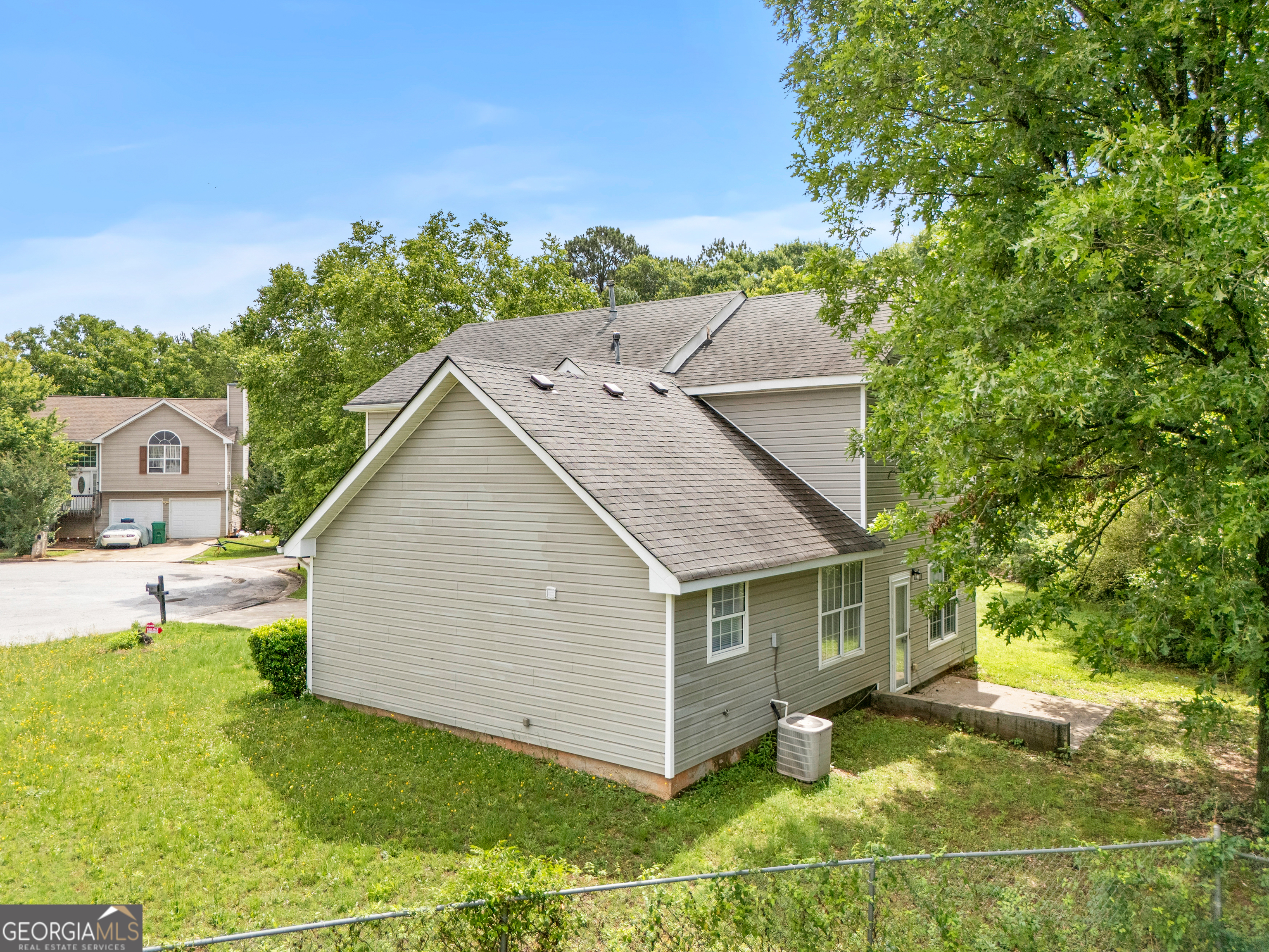 3129 Stonebridge Creek Drive Property Photo 3