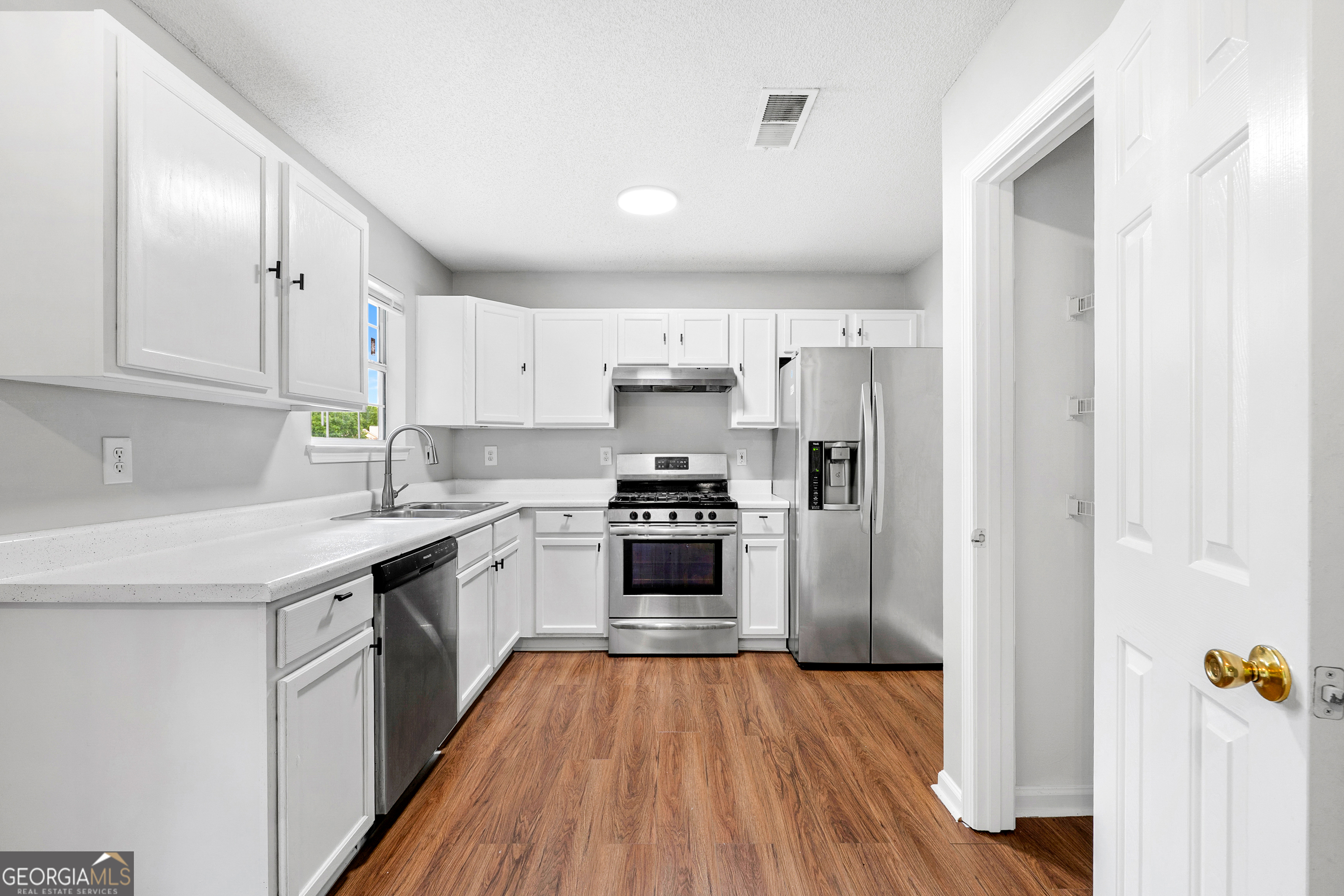 3129 Stonebridge Creek Drive Property Photo 13