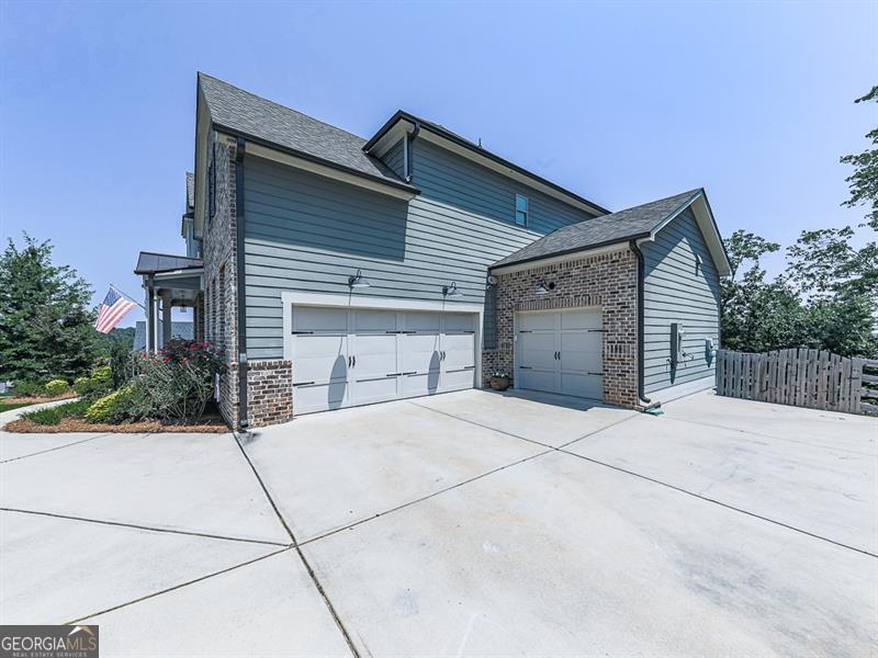 433 Parkbrook Way Property Photo 3