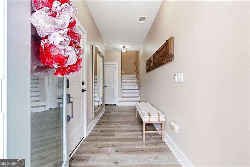 354 Clarendon Court Se Property Photo 6