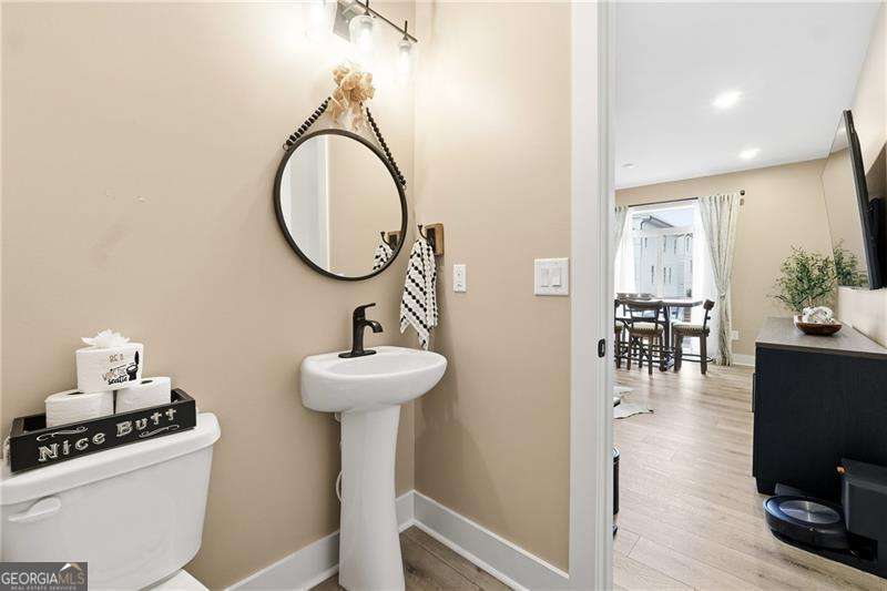 354 Clarendon Court Se Property Photo 15