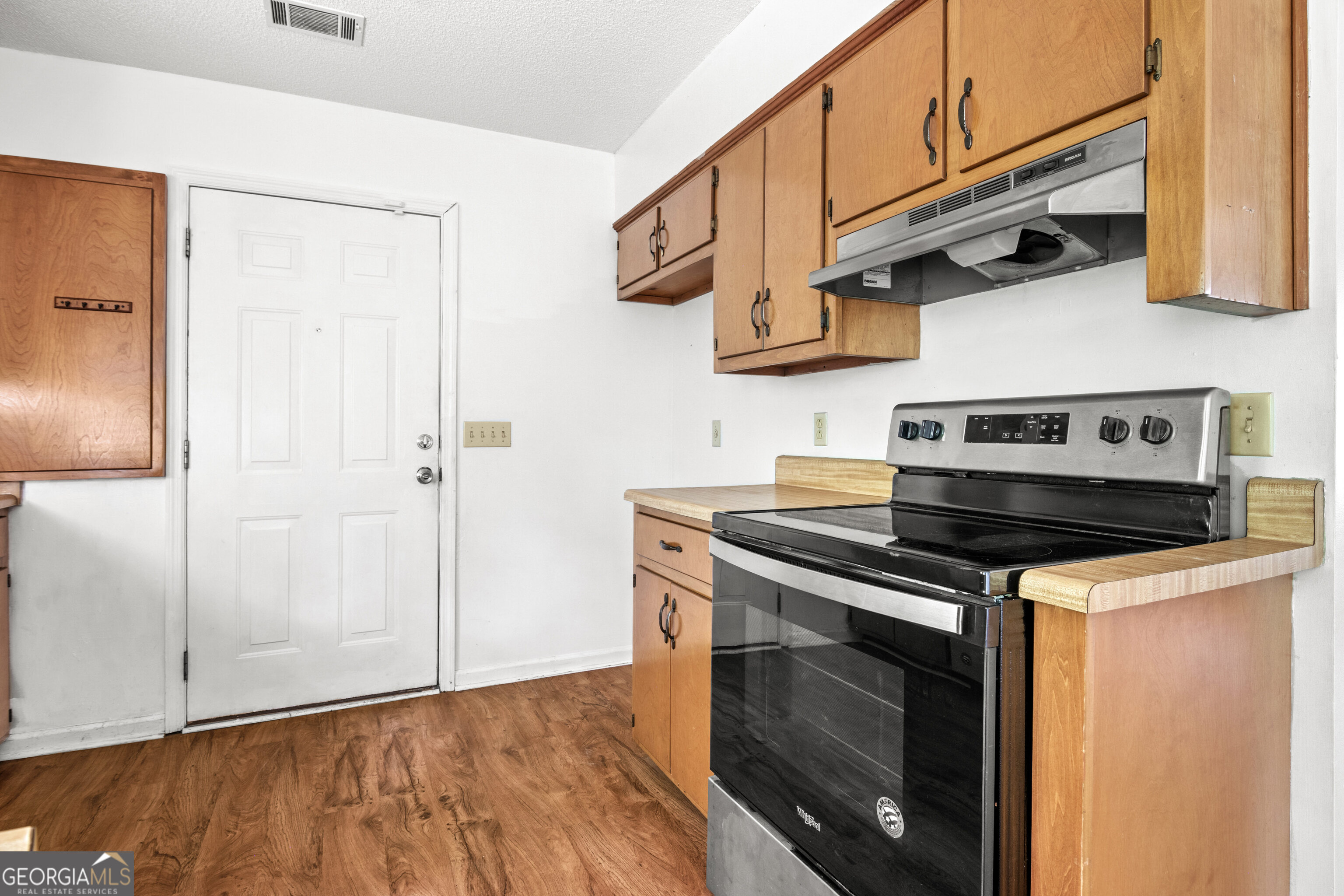 85 Waters Avenue Property Photo 4