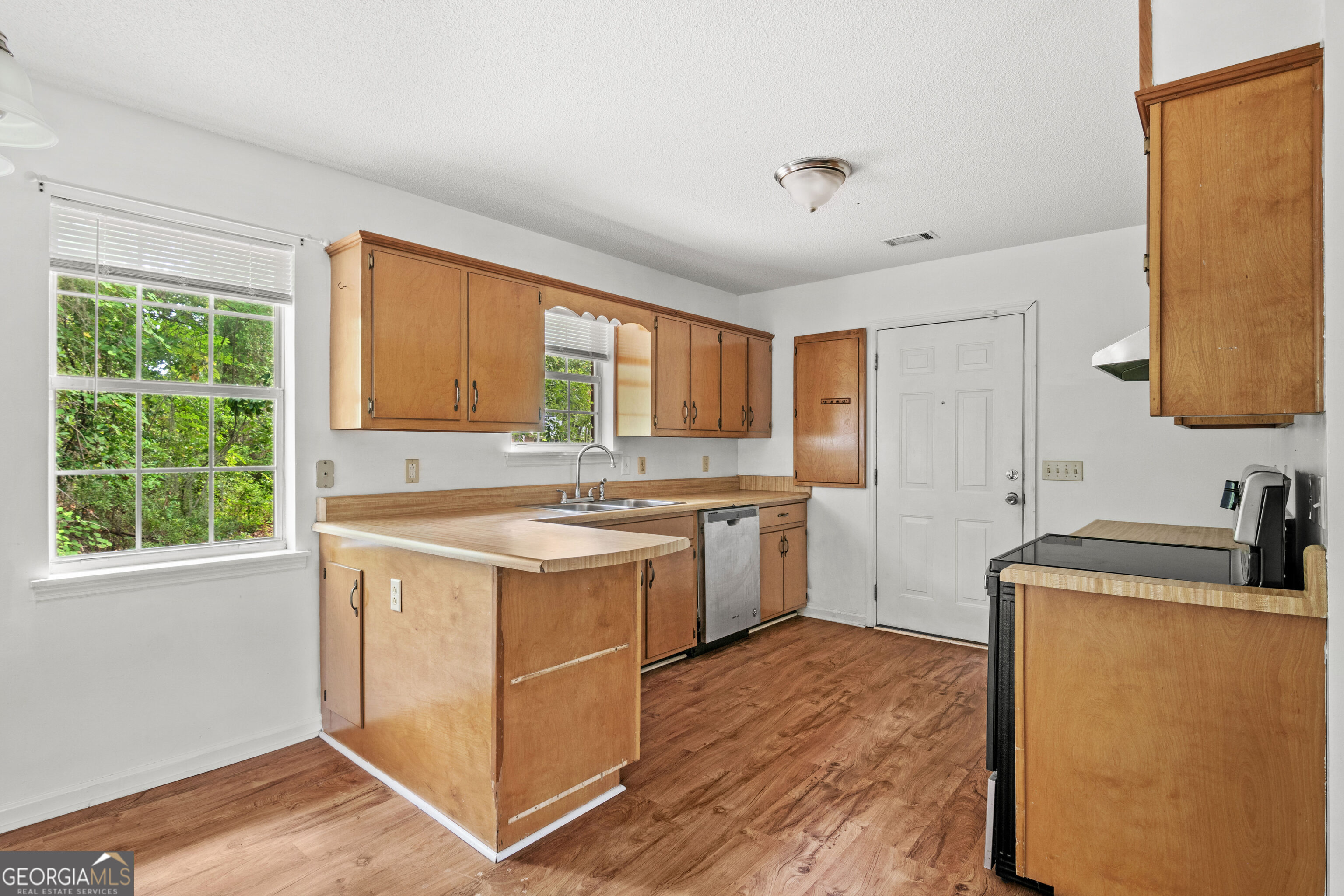 85 Waters Avenue Property Photo 5