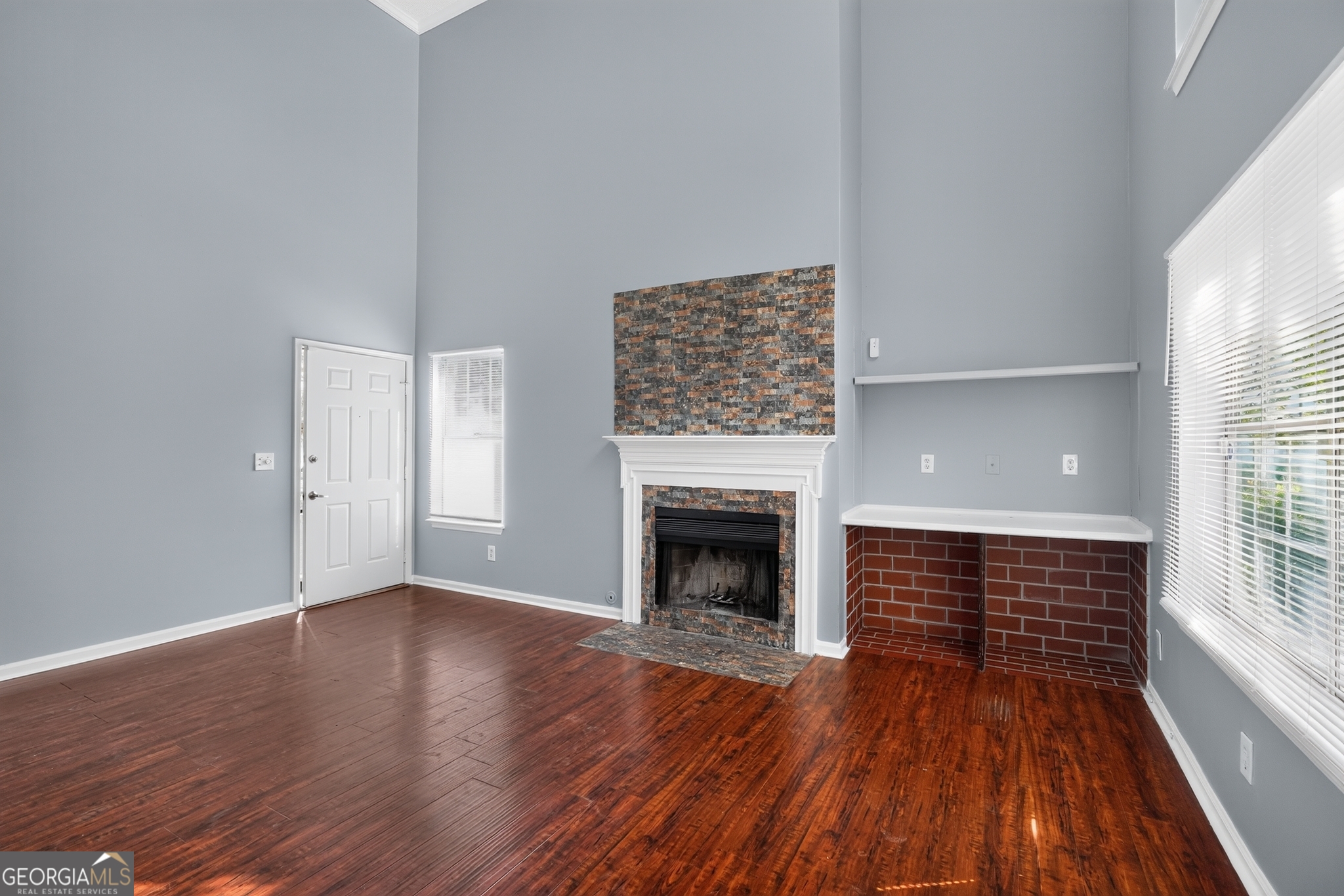 1024 Wiltshire Way Property Photo 3
