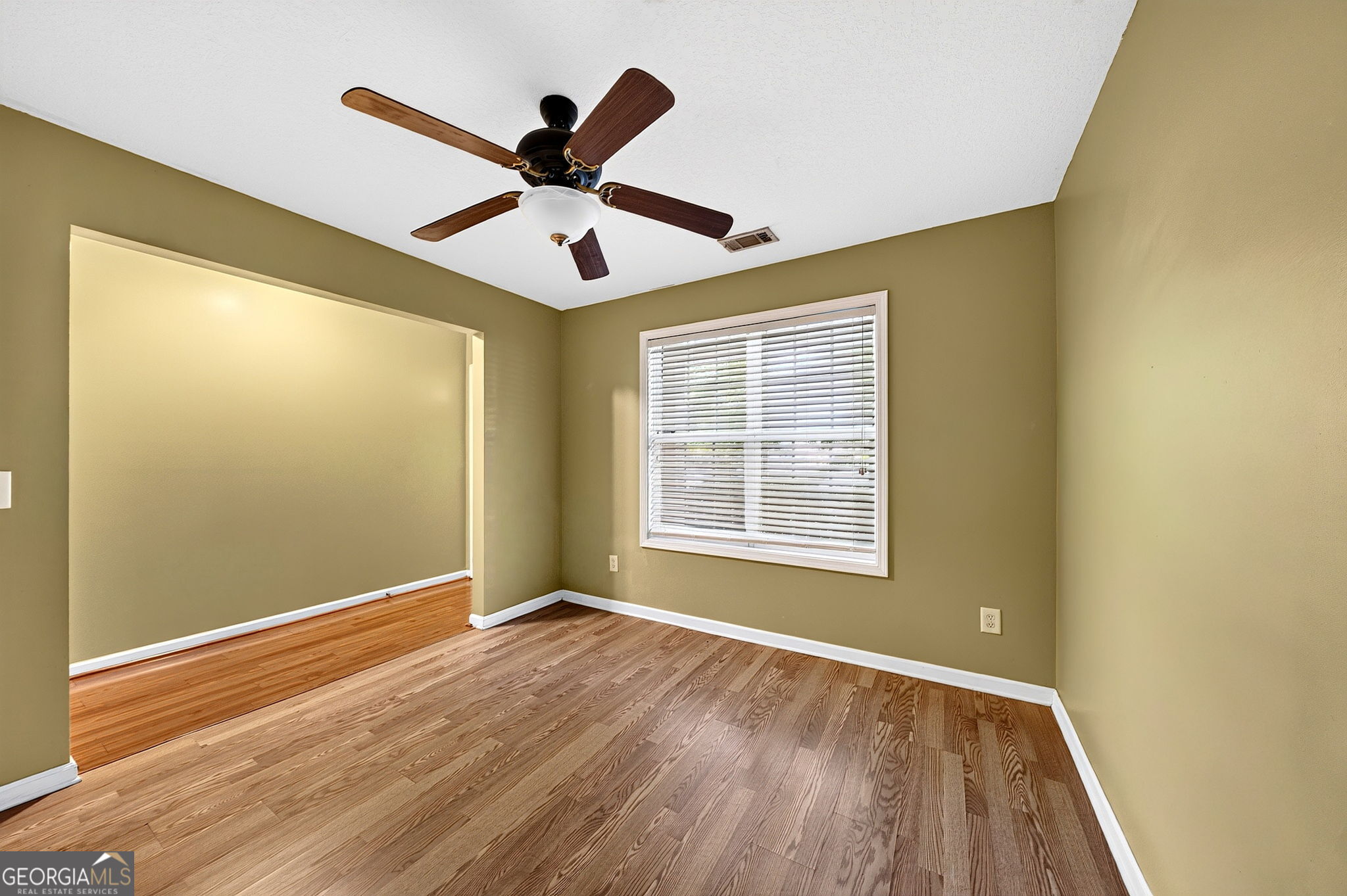 744 W Vincent Drive Property Photo 10
