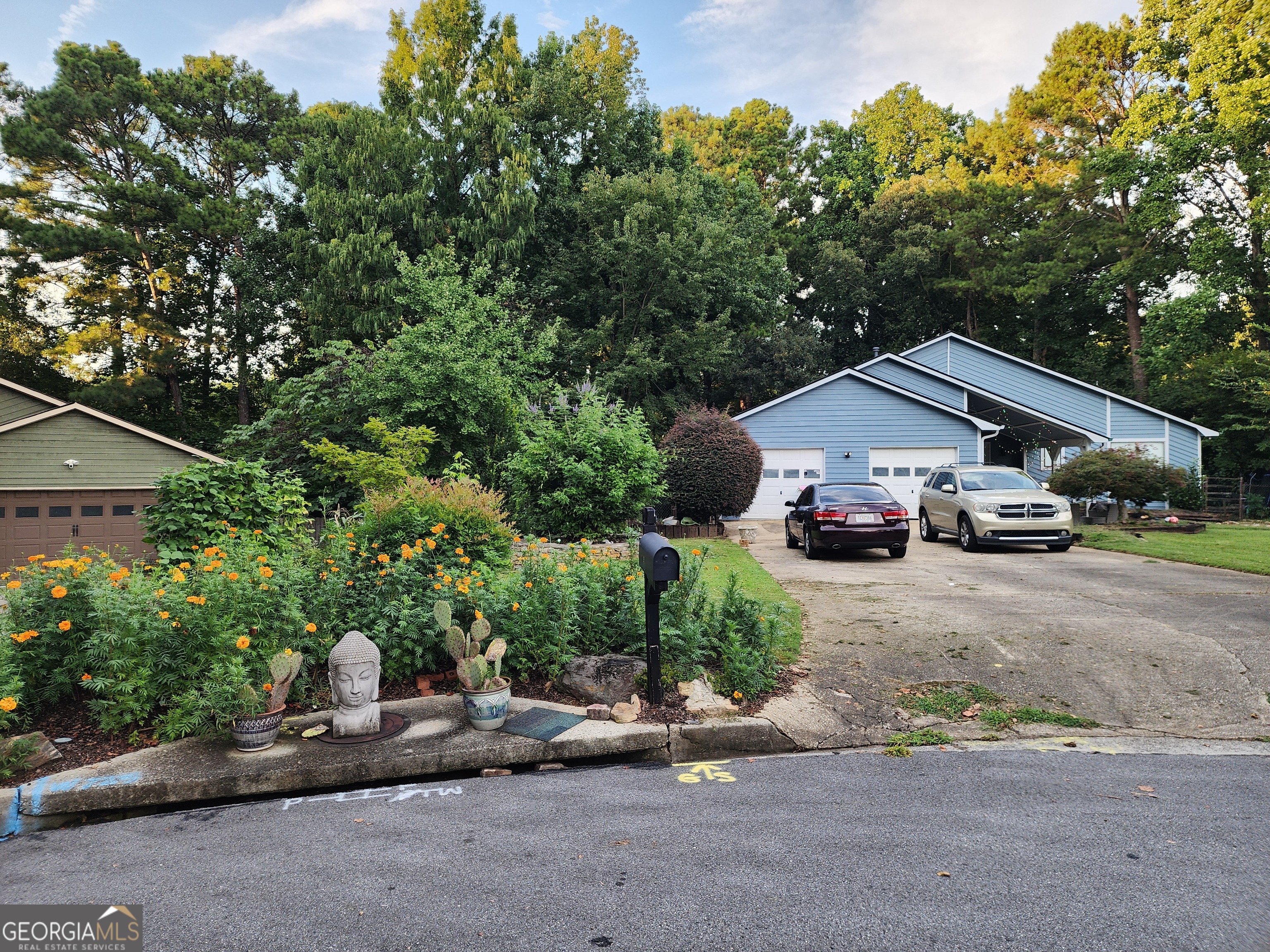 715 Babbling Creek Place Property Photo 3