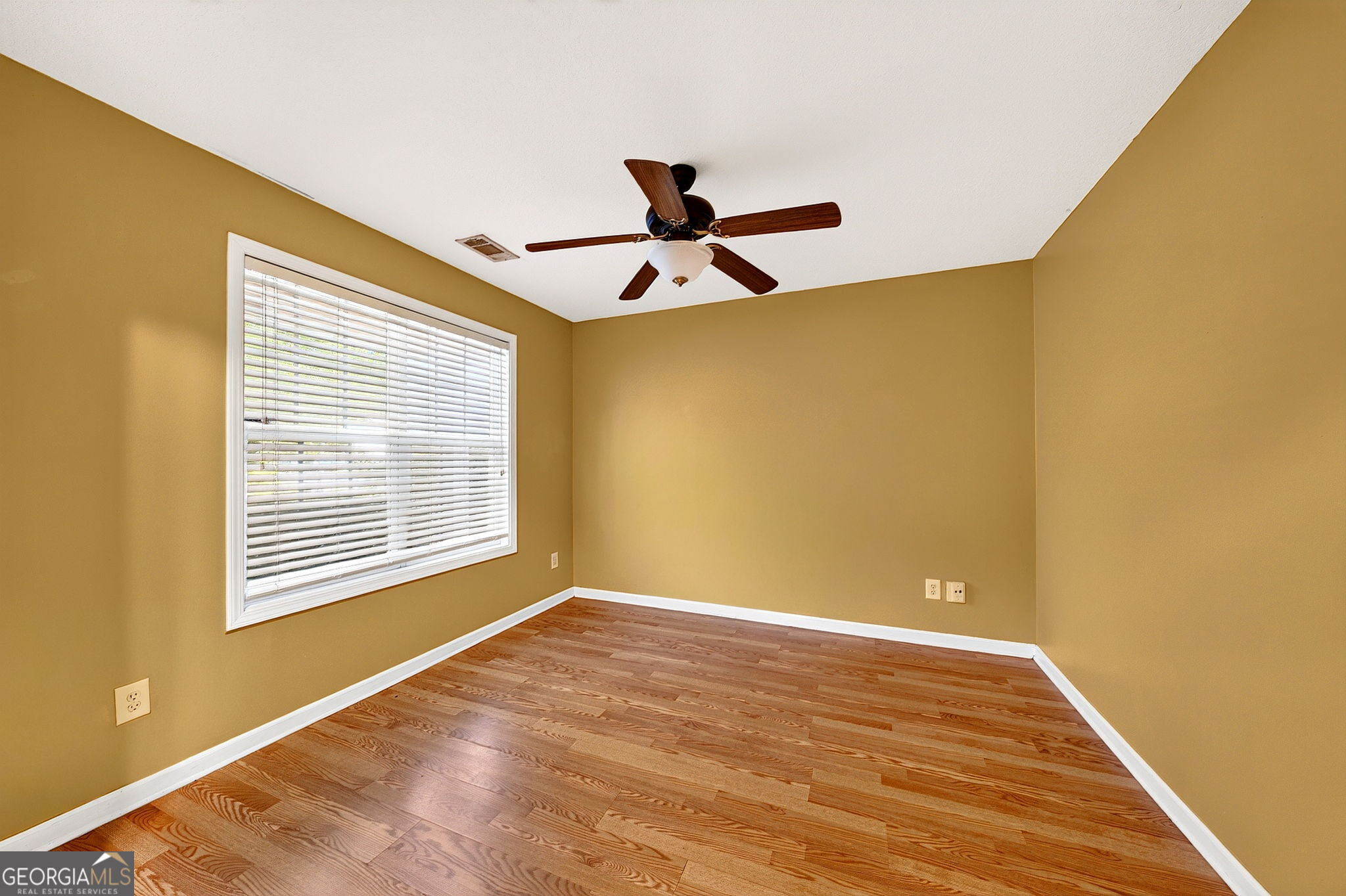 744 W Vincent Drive Property Photo 9