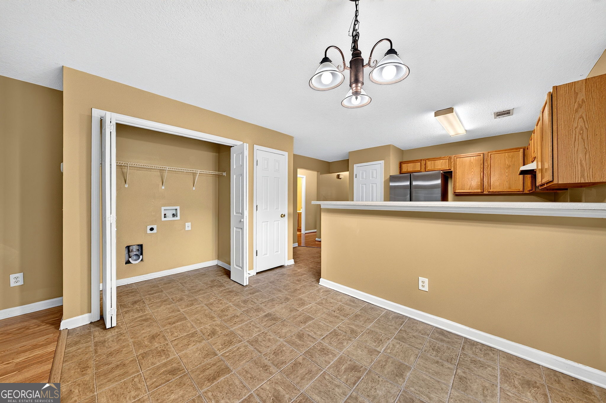 744 W Vincent Drive Property Photo 15