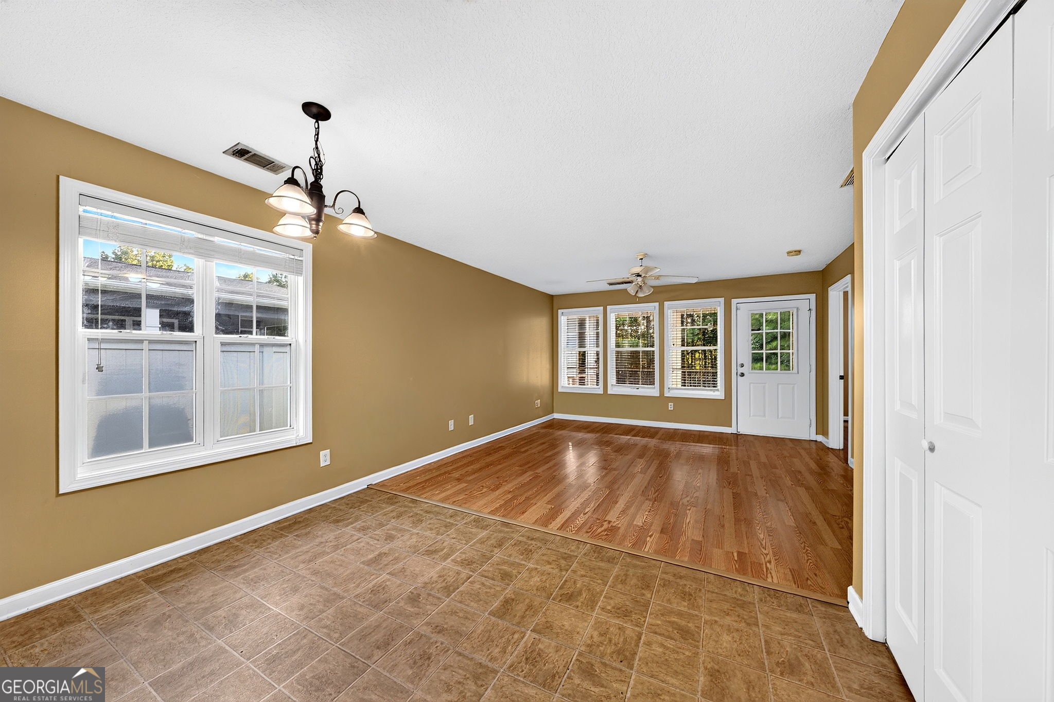 744 W Vincent Drive Property Photo 17