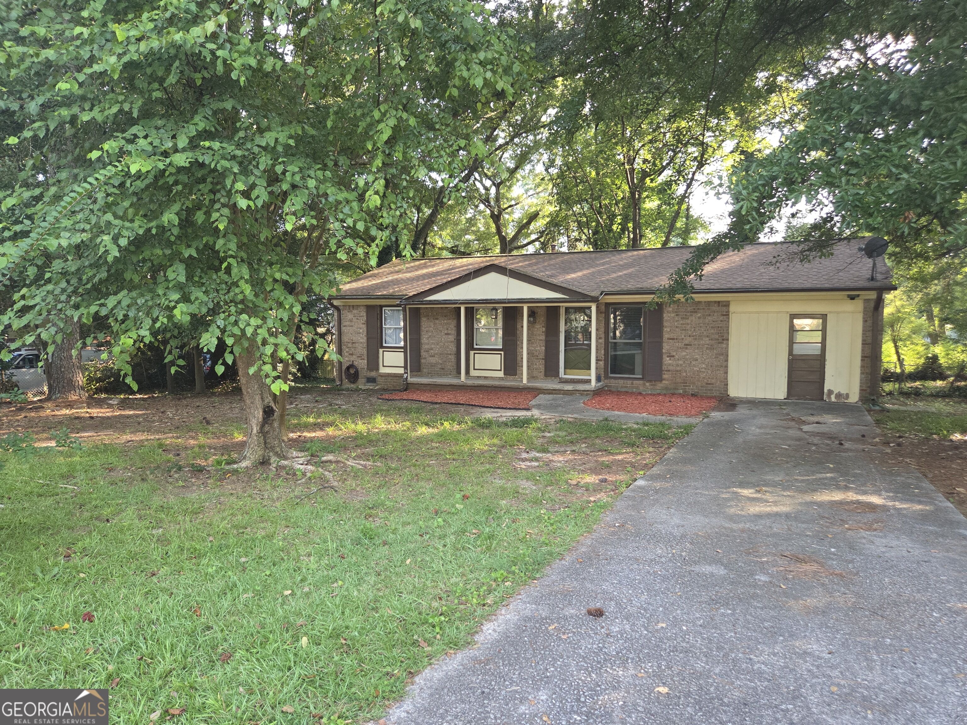 2384 Oakland Manor