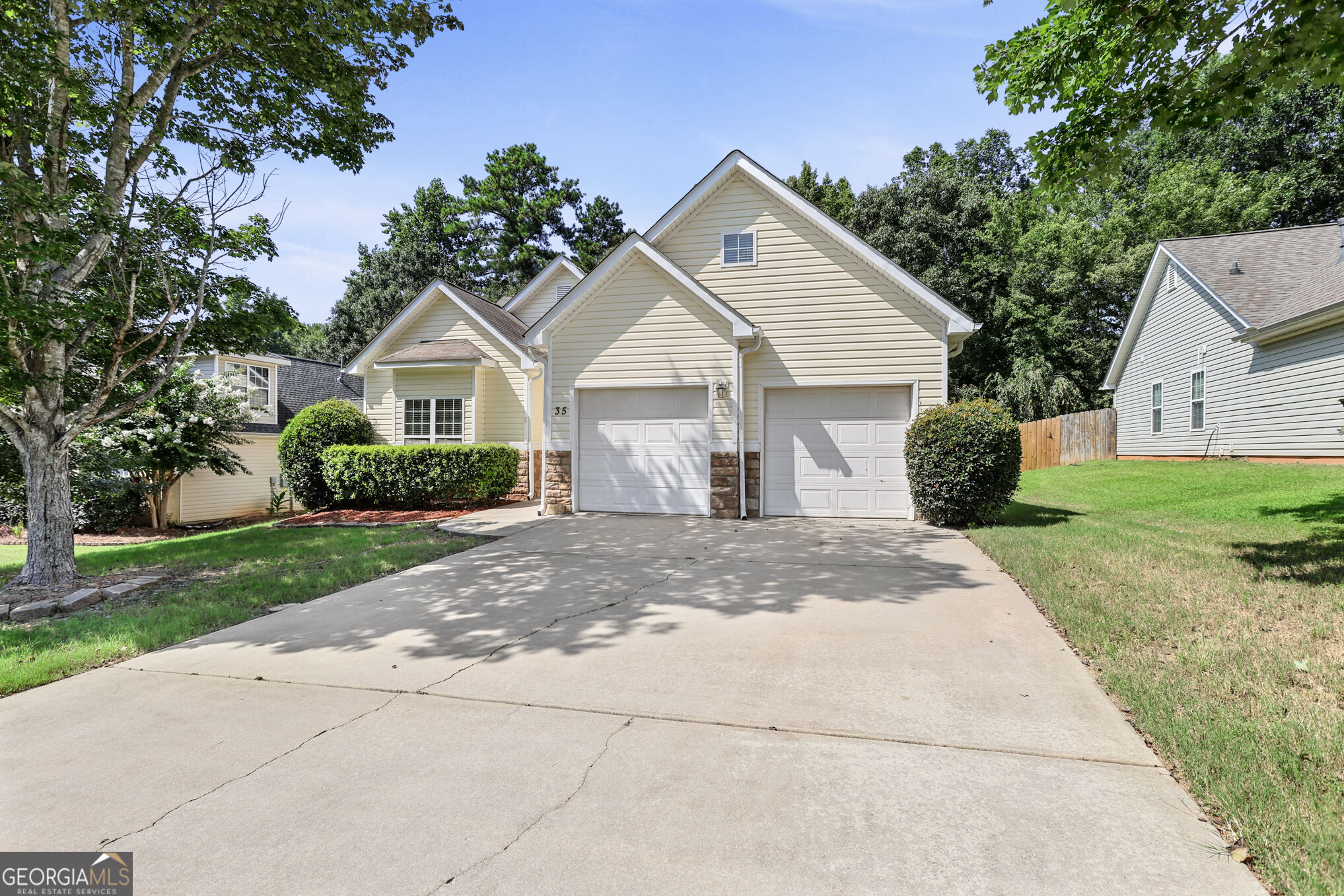 35 Bedford Park Drive Property Photo 1