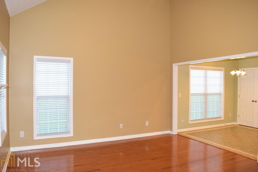 35 Bedford Park Drive Property Photo 6