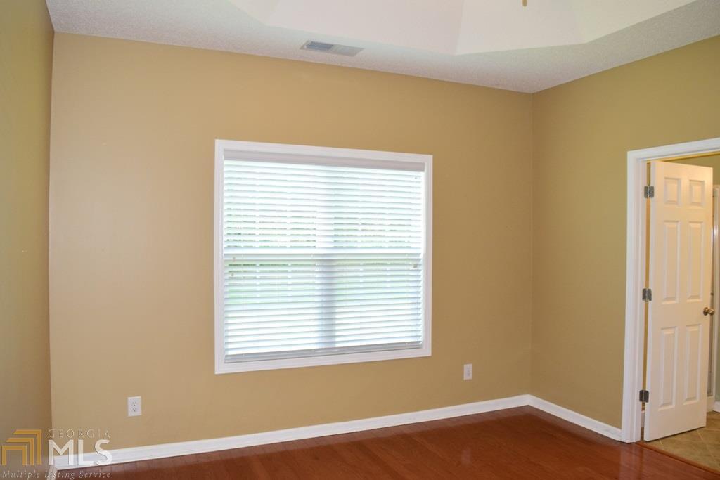 35 Bedford Park Drive Property Photo 12