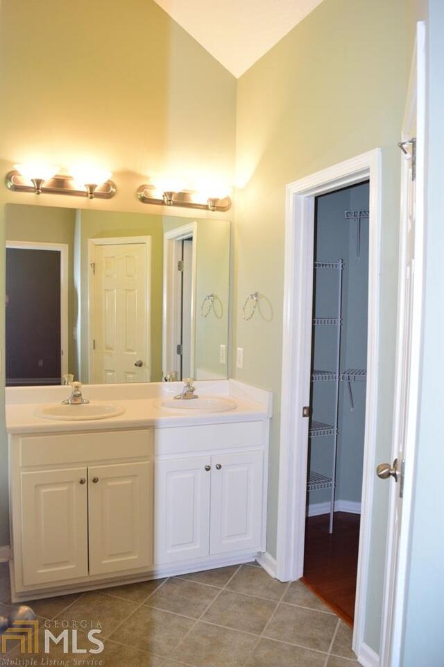 35 Bedford Park Drive Property Photo 13