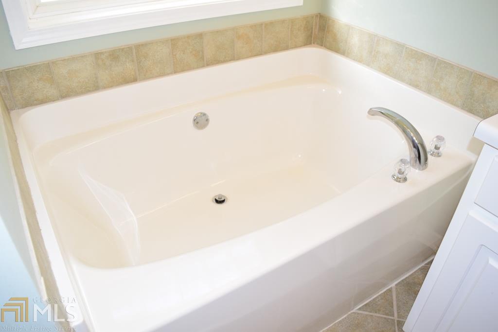 35 Bedford Park Drive Property Photo 14
