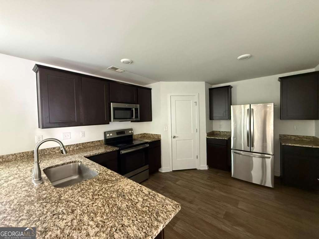 1104 Laflor Way Property Photo 6