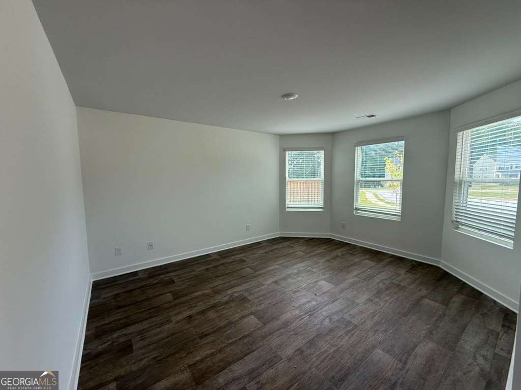 1104 Laflor Way Property Photo 7