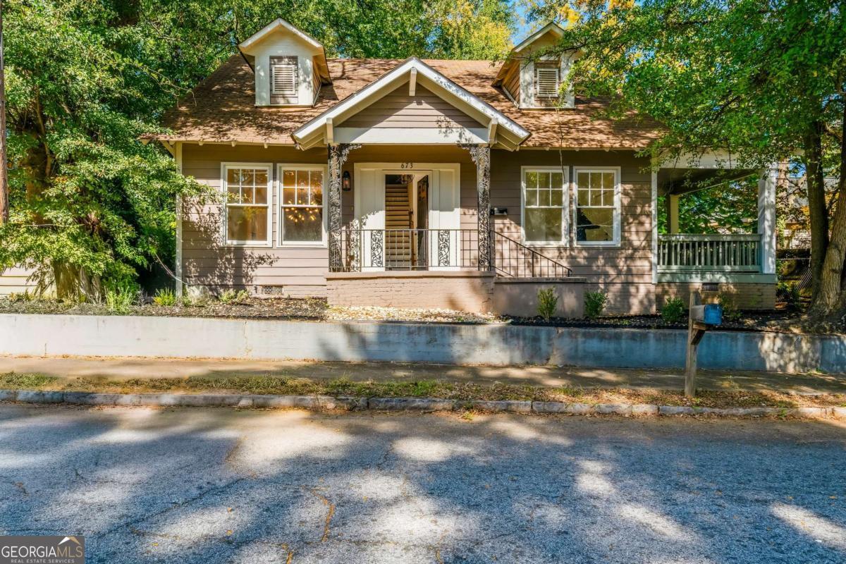 673 Pearce Street Sw Property Photo 1