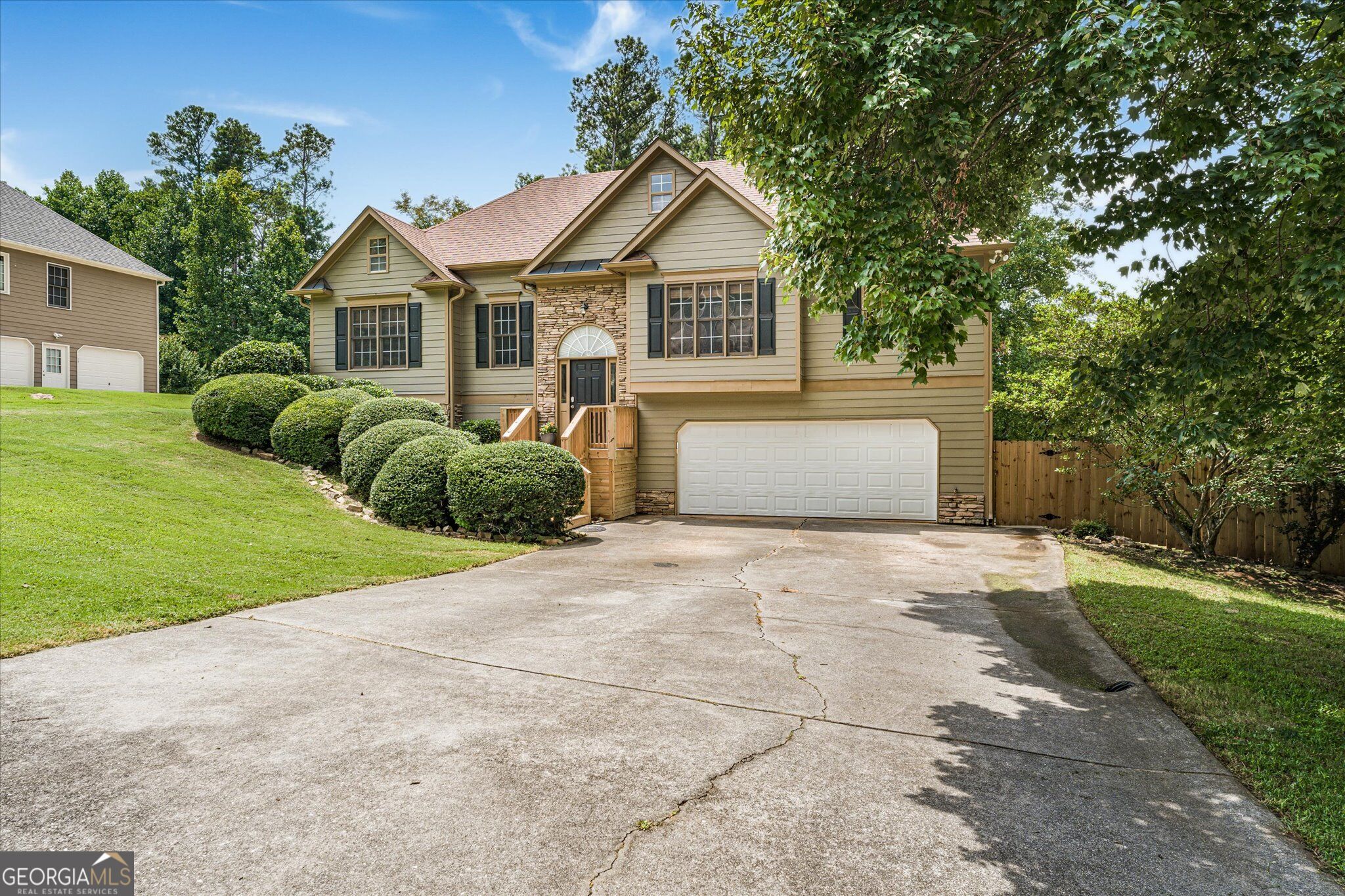 200 Brookhaven Place Property Photo 4