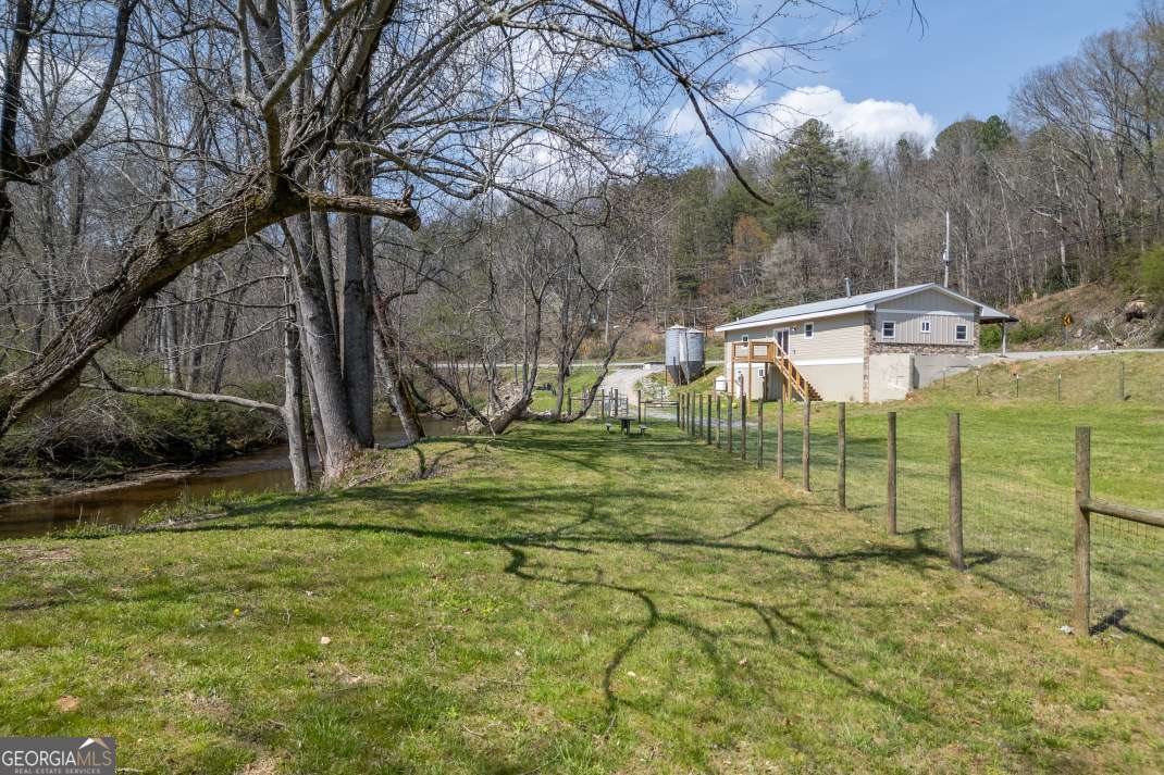 4494 Gainesville Highway Property Photo 15