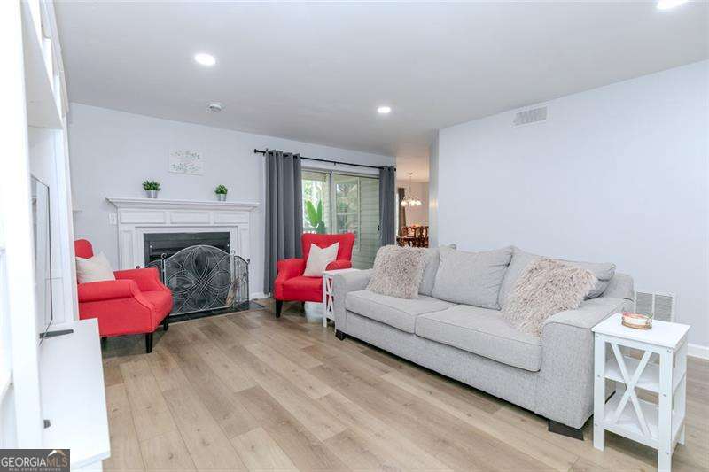 3058 Westwood Way Property Photo 5